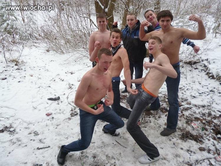 Spadł śnieg i wyrosły bałwany