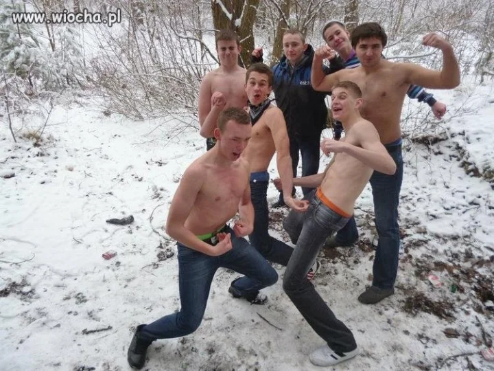 Spadł śnieg i wyrosły bałwany