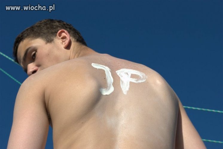 Gołe ciałko + skrót " Jestem Pedałem" na plecach...