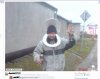 Takie tam z deską klozetową na szyi