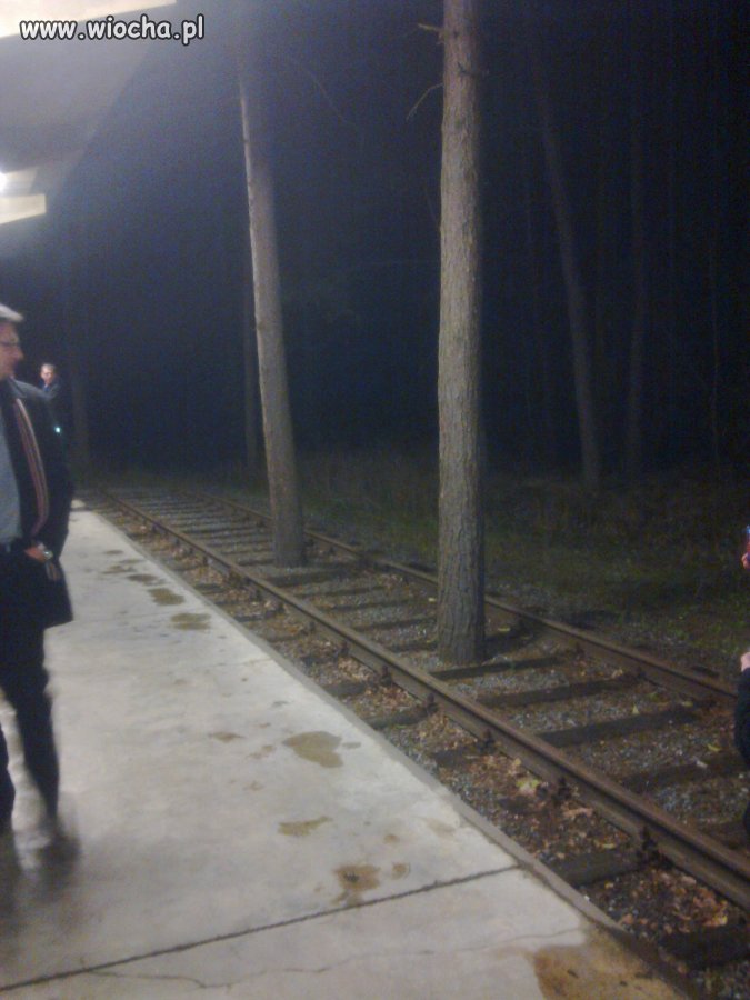 Grubo... Taki torowy próg zwalniający...