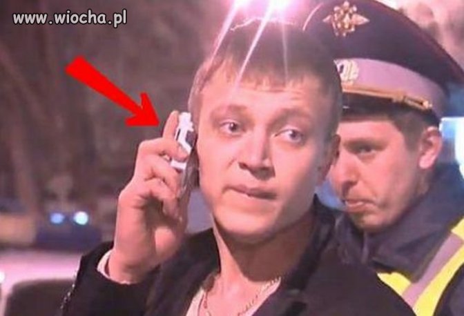 Rozmawiał przez paczkę papierosów...