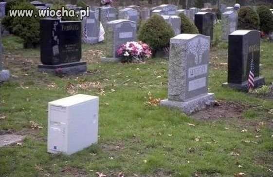 To jest prawdopodobnie nagrobek informatyka