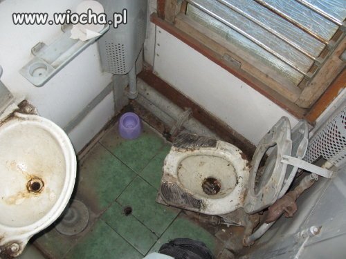 Jedna z toalet na polskiej kolei.