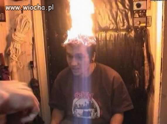 Włosy mu się świecą
