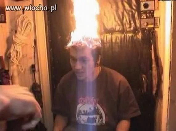Włosy mu się świecą