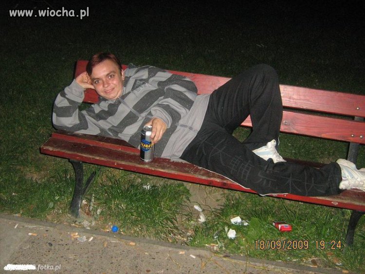 Ławeczka, bulit w ręku jednym słowem relaks...