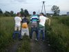 Chłopaki na polu.