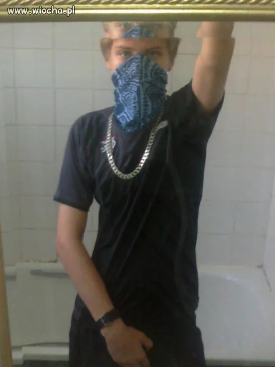 GangstaOpis pod zdj. YBT Bitches haha