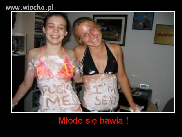 Młode się bawią