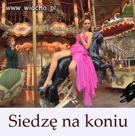 Siedzi na koniu ...