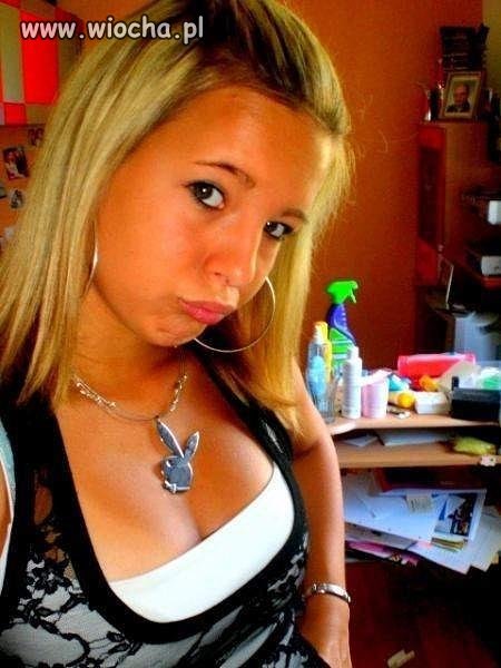 Dzióbek jest, naszyjnik króliczka playboya jest