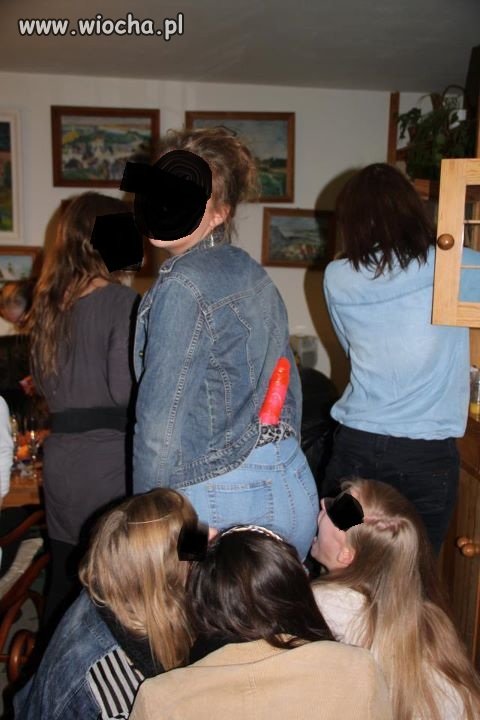 Się dziewczynki zabawiają