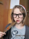 Słit focia z nożem i ketchupem.