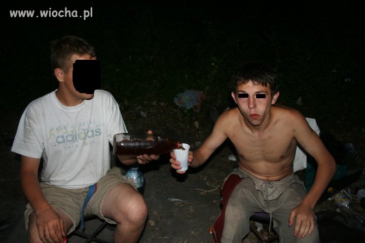 Leje się tanie wino 