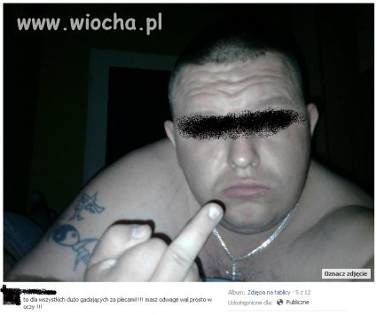 Gruby gangster, ktory myśli, że ma mięśnie