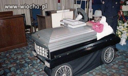 To się nazywa pogrzeb z klasą - a ta trumna...