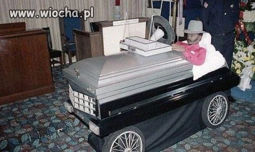 To się nazywa pogrzeb z klasą - a ta trumna...
