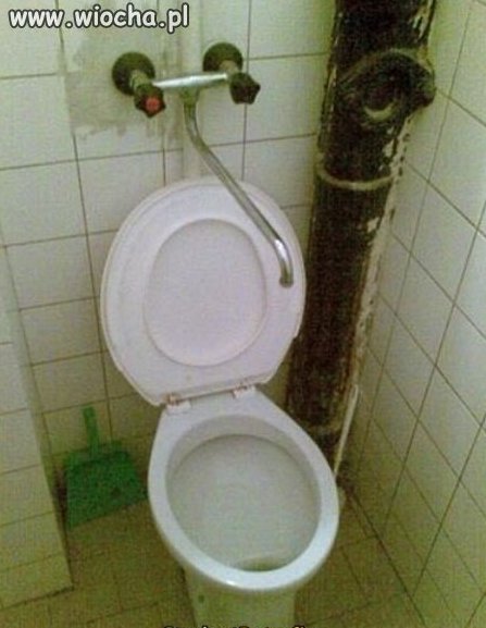 Dwa w jednym spłuczka i kran...