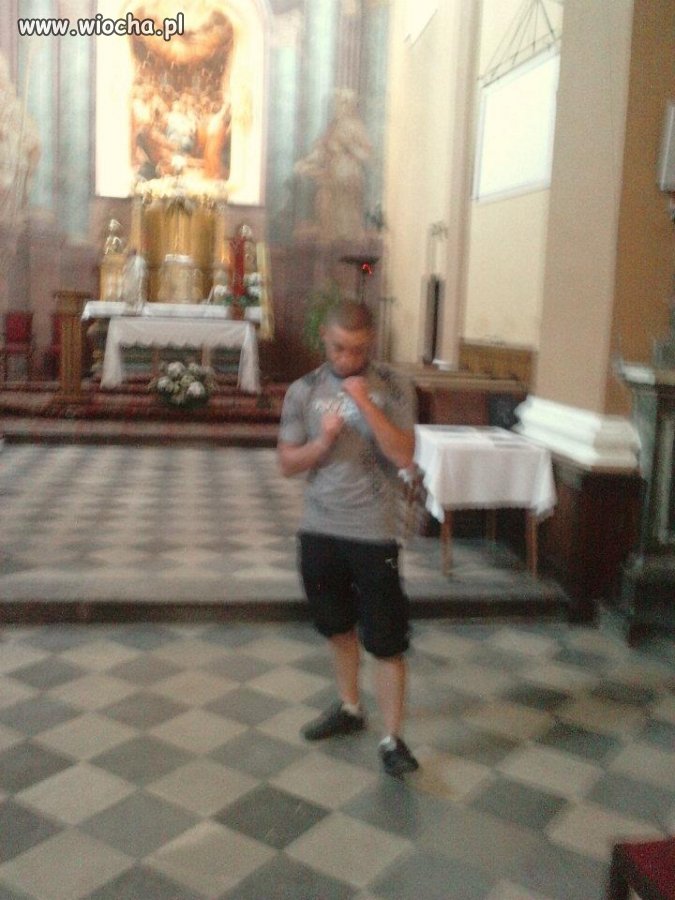 Nie ma to jak napinka w świętym miejscu
