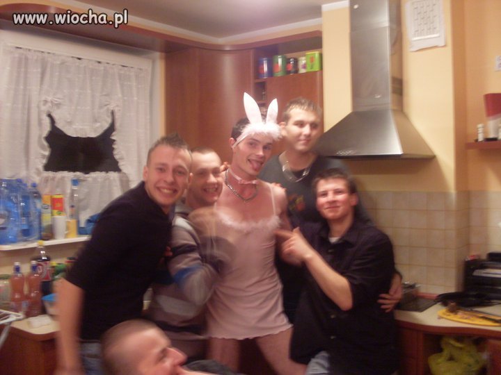 To się chłopaki zabawili z króliczkiem 