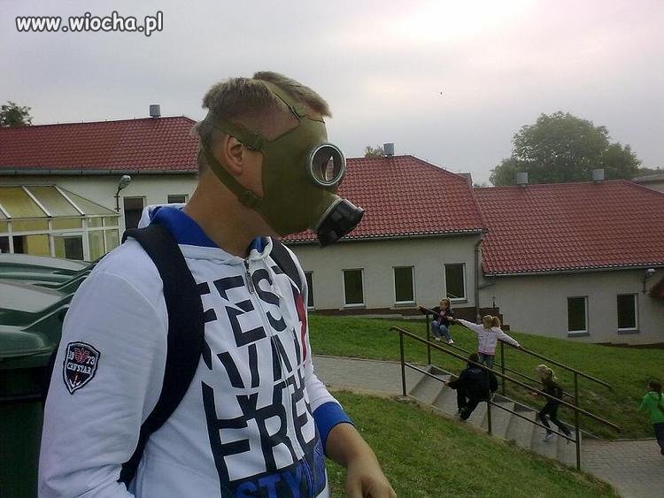Z serii "takie tam" z maską gazową.