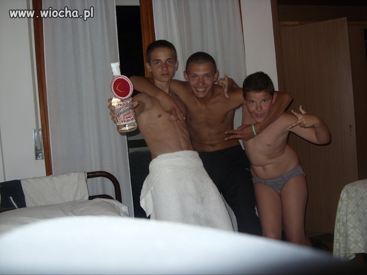 Podpis pod zdjęciem "Gej party"
