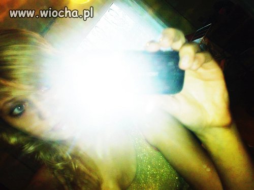Słit focia w lustrze.