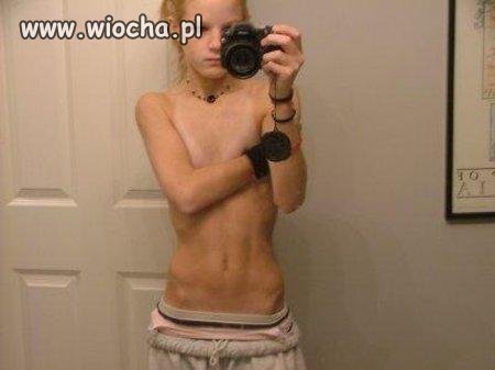 Brak stanika+wystające kości= wiocha.pl