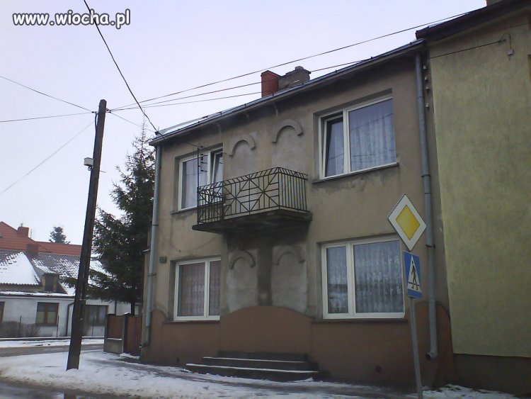 Fajny balkon i wejście.