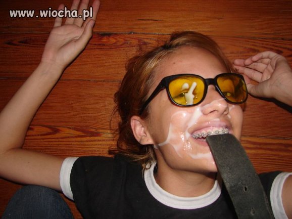 Lukier na twarzy i pas