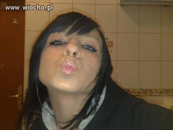 Dzióbek jest fotka w kiblu zaliczona