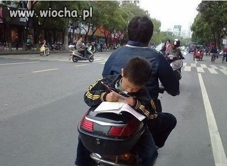 Tato staraj się jechać prosto
