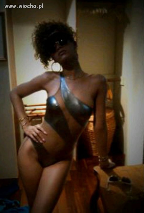 Rihanna - gwiazda muzyki? Chyba remizy.