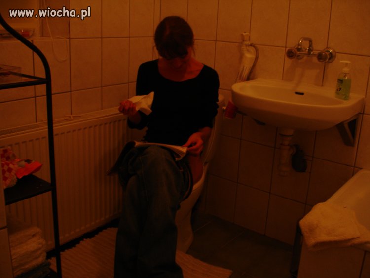 Kolejne zdjęcie typu: siedzę na kiblu. . . 