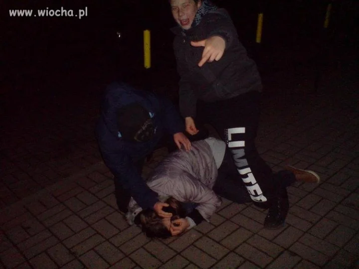 Dzieciaki pchają się do gwałcenia