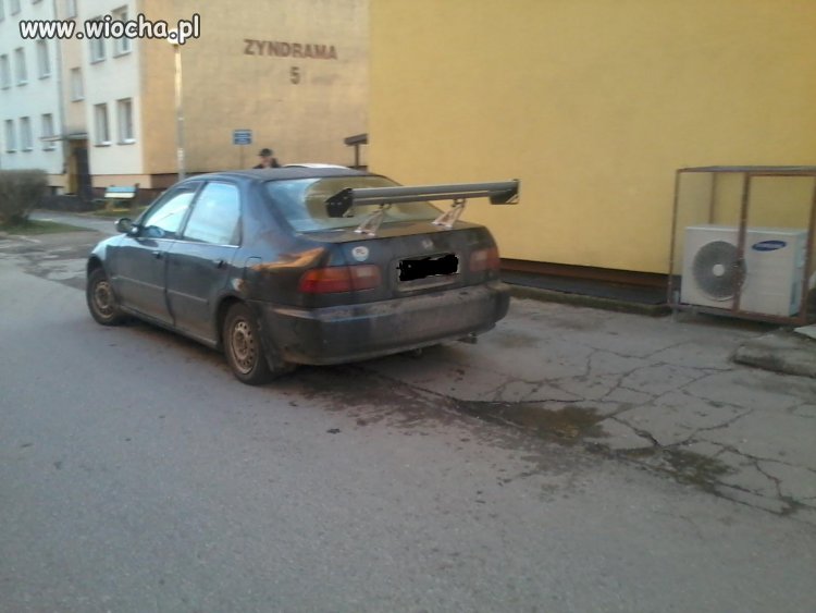 Wiocha rządzi miastem.