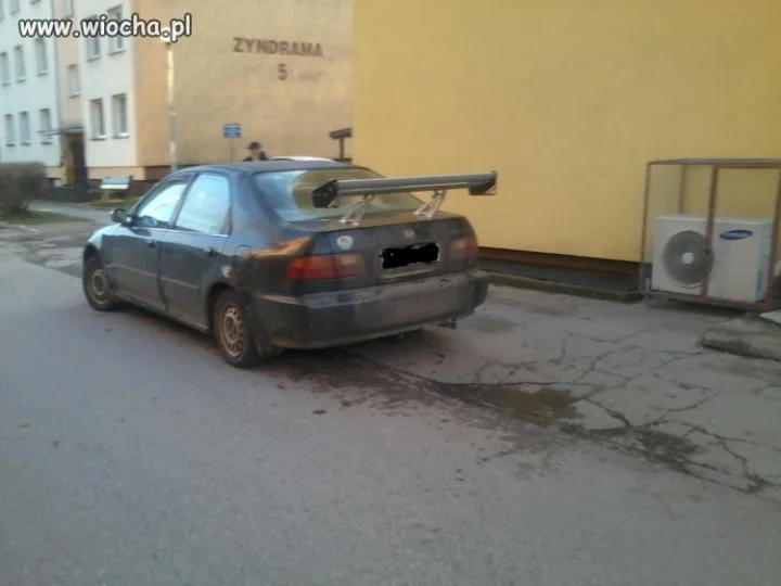 Wiocha rządzi miastem.