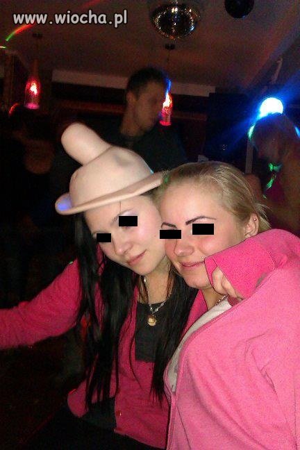 Bawimy się z kondomem na głowie
