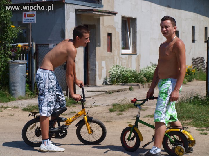 DUŻE DZIECI.