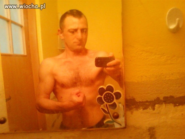 Taa mam 35 lat i spinam się przed brudnym lustrem.