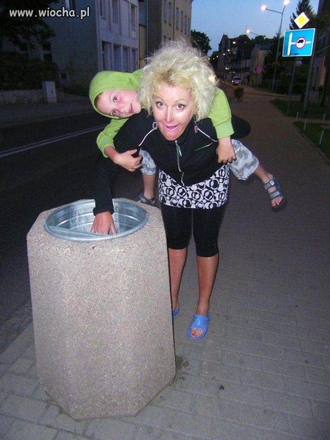 Szuka jedzenia?