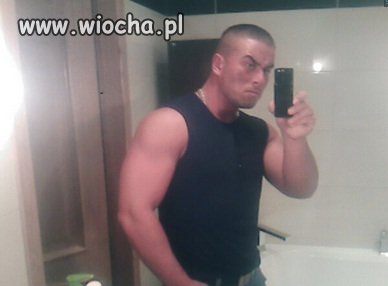 Koks z groźną miną