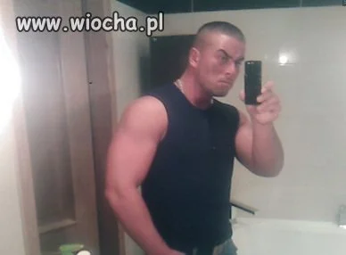 Koks z groźną miną
