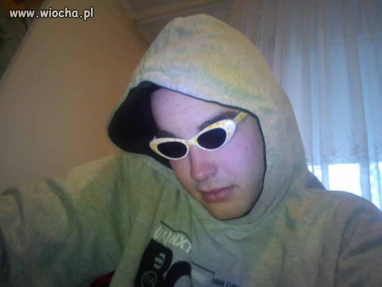 Te okulary.