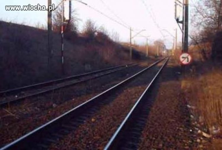Jedzie pociąg z daleka...