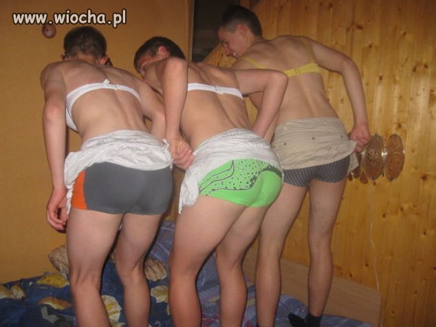 Chyba sie chłopakom nudziło 