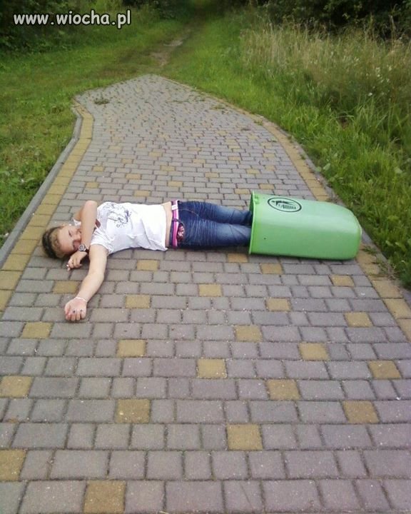 Chodnik z dziewczyną