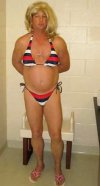 Bikini i blond peruka...