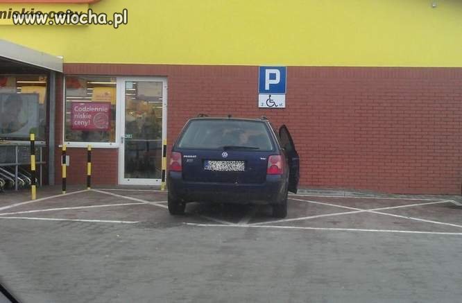 Tak się parkuje ...